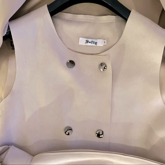 ⭐️SOFY⭐️BEIGE CONVERTIBLE/3 STYLES IN 1 FAUX SUEDE VEST/TRENCH COAT - Picture 3 of 16
